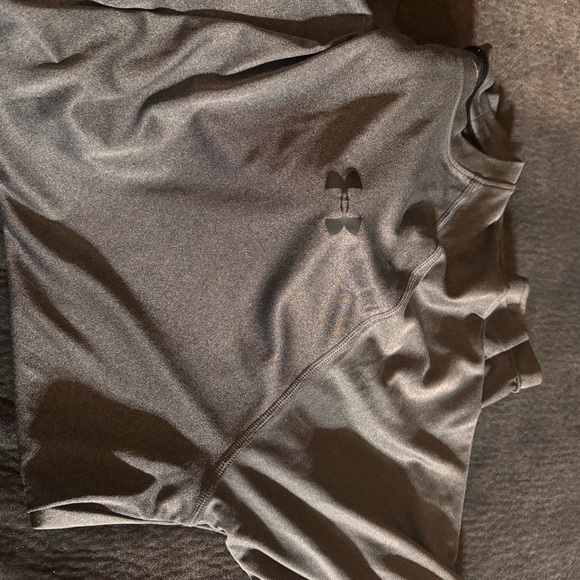 Under Armour grey tee - Picture 1 of 2